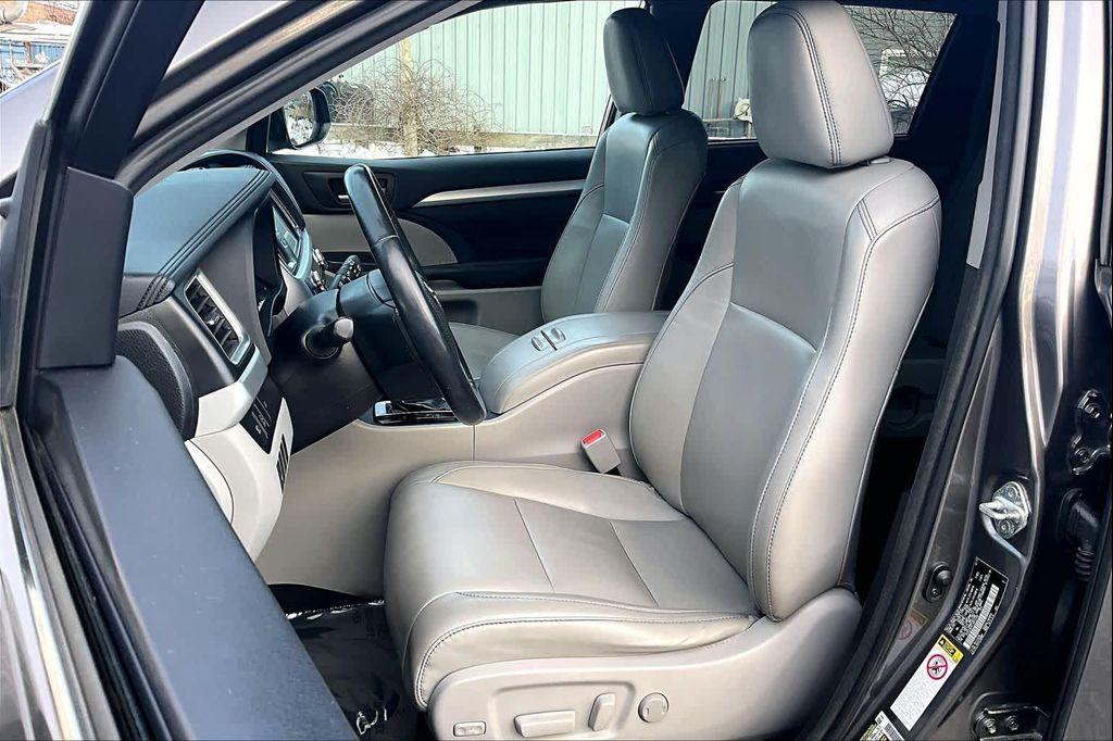 used 2018 Toyota Highlander car, priced at $23,700