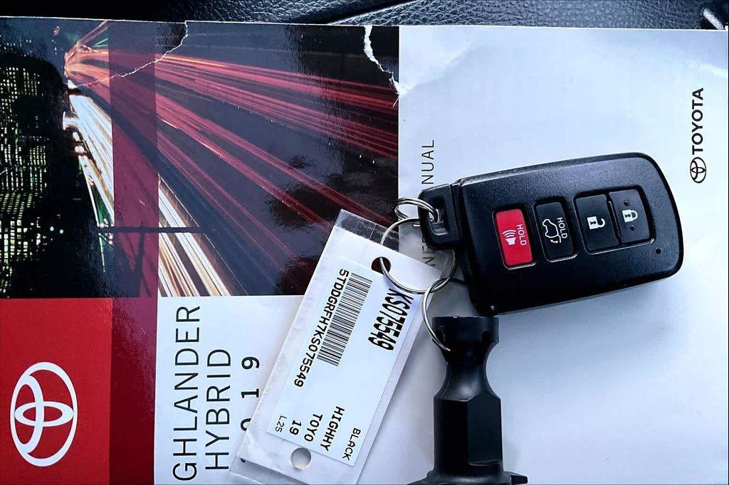 used 2019 Toyota Highlander Hybrid car, priced at $29,825