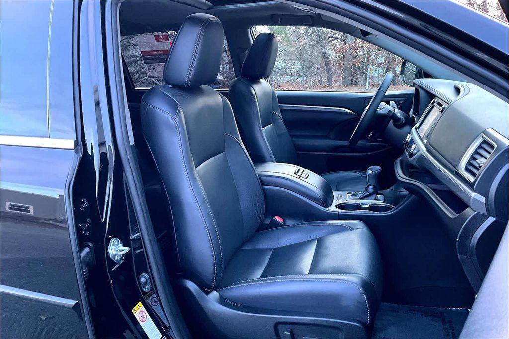 used 2019 Toyota Highlander Hybrid car, priced at $29,825