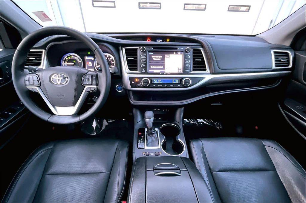 used 2019 Toyota Highlander Hybrid car, priced at $29,825