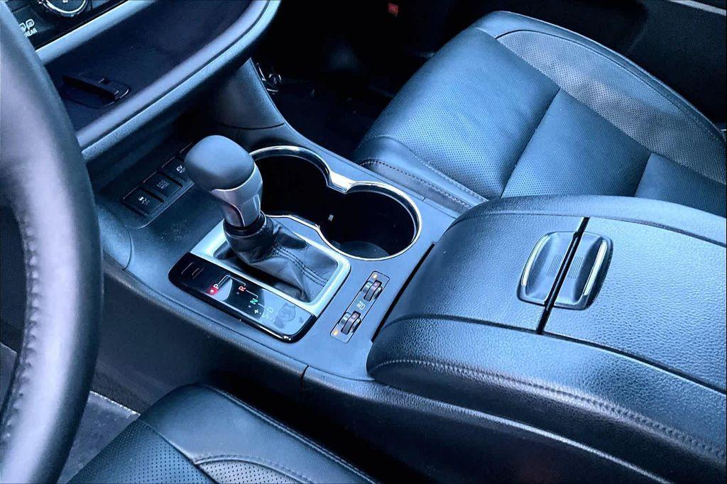 used 2019 Toyota Highlander Hybrid car, priced at $29,825