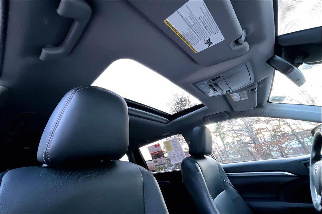 used 2019 Toyota Highlander Hybrid car, priced at $29,825