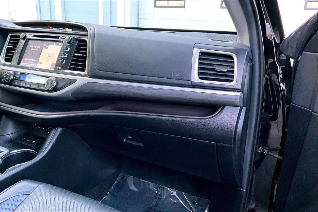 used 2019 Toyota Highlander Hybrid car, priced at $29,825