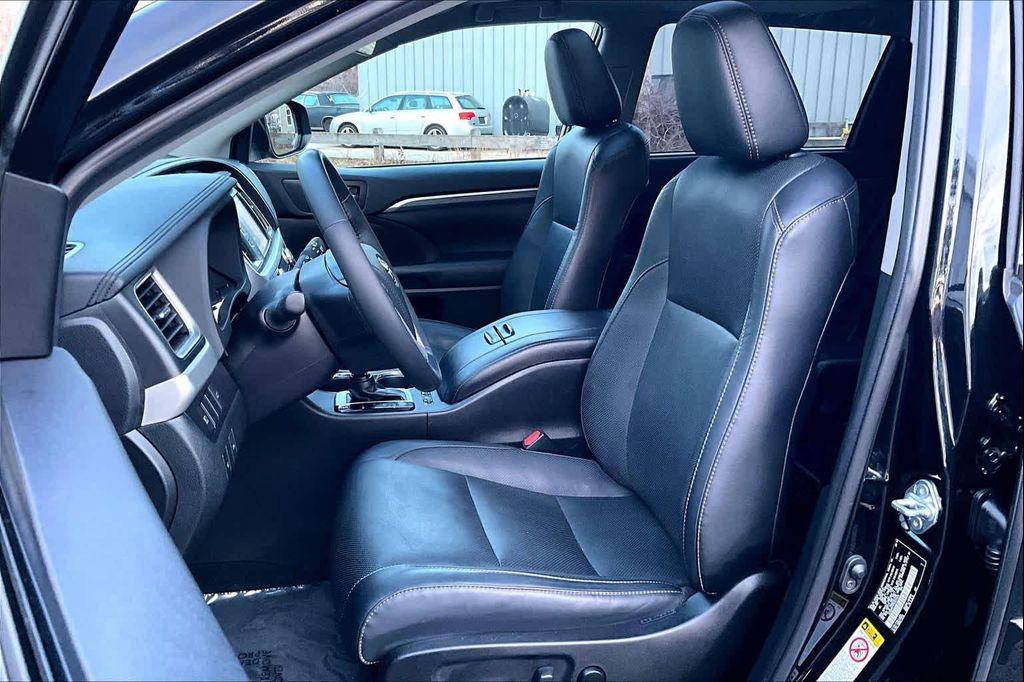 used 2019 Toyota Highlander Hybrid car, priced at $29,825