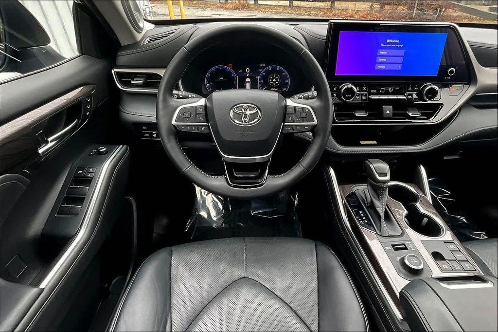 used 2023 Toyota Highlander car, priced at $39,500