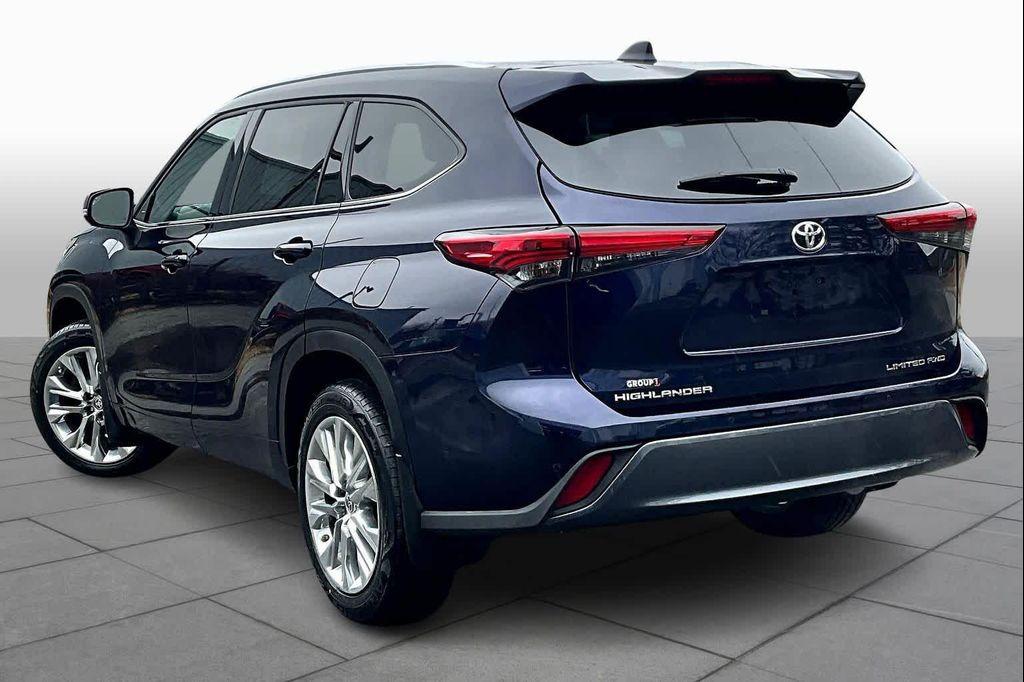 used 2023 Toyota Highlander car, priced at $39,500