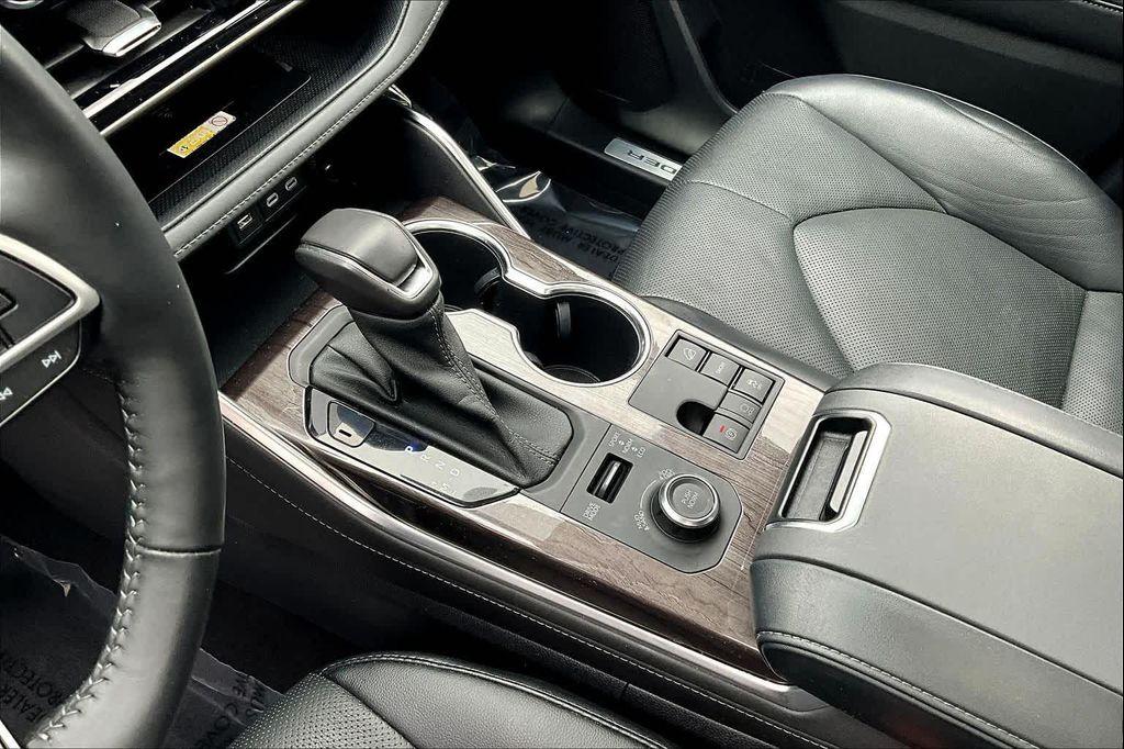 used 2023 Toyota Highlander car, priced at $39,500