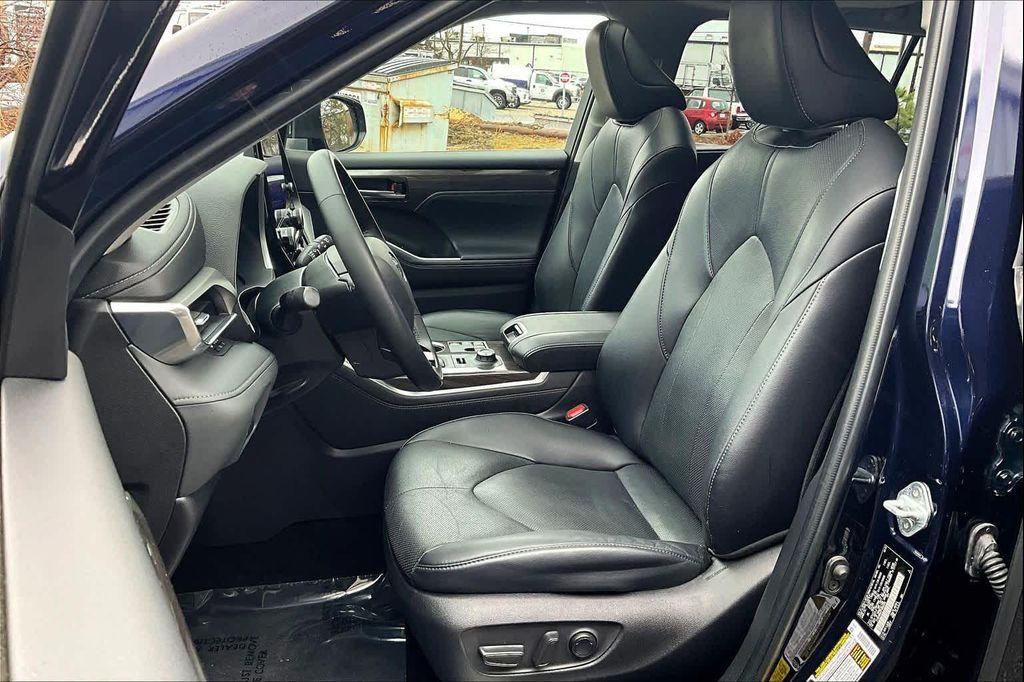 used 2023 Toyota Highlander car, priced at $39,500