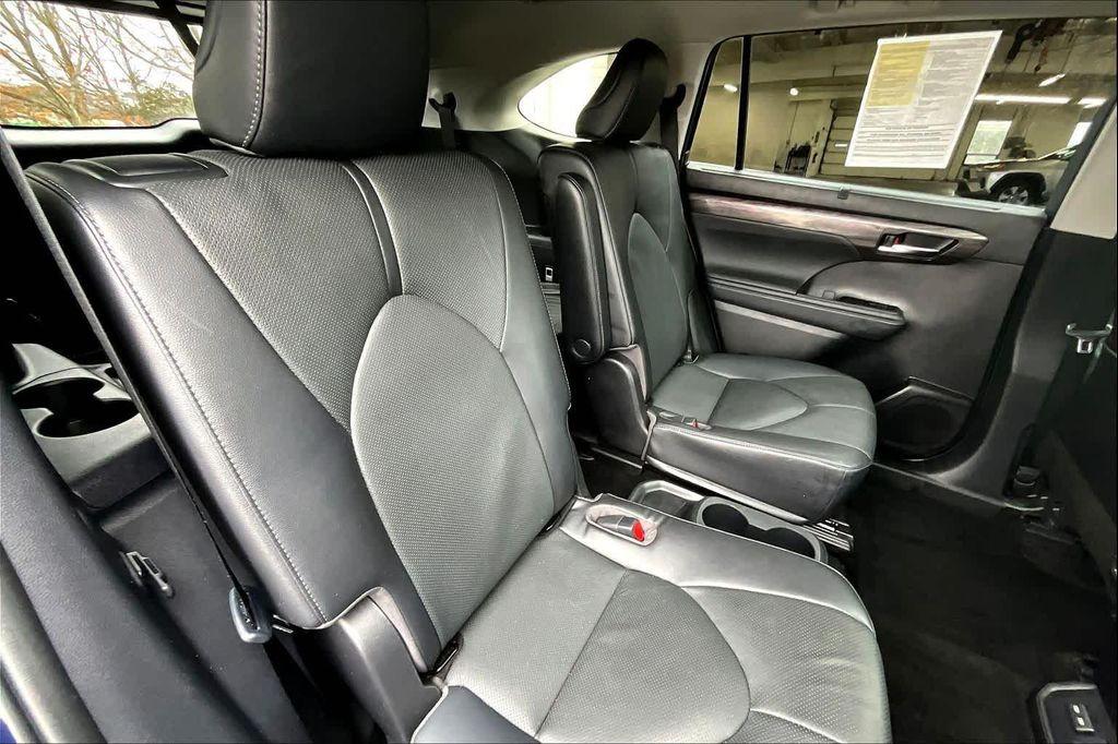 used 2023 Toyota Highlander car, priced at $39,500