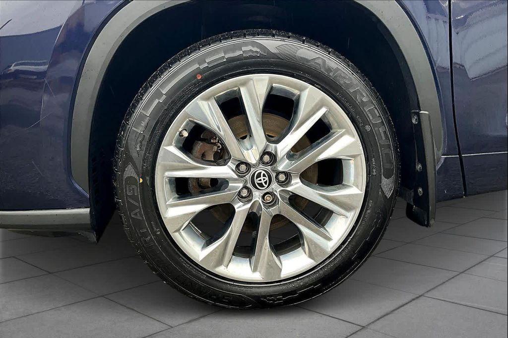 used 2023 Toyota Highlander car, priced at $39,500