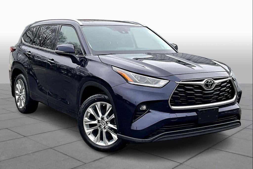 used 2023 Toyota Highlander car, priced at $39,500