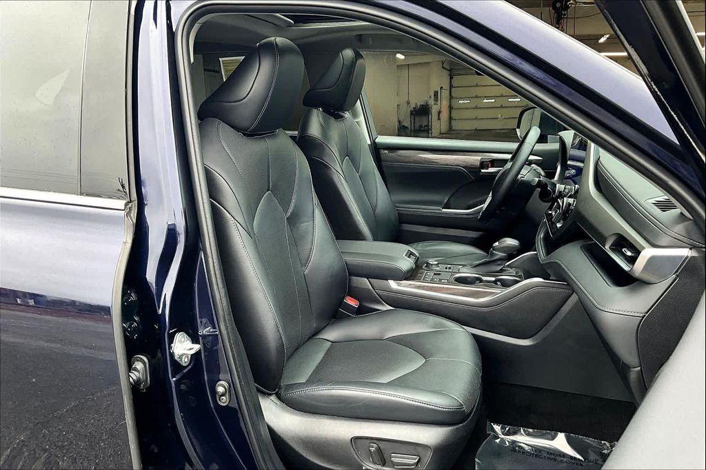 used 2023 Toyota Highlander car, priced at $39,500