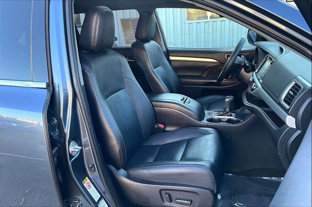 used 2019 Toyota Highlander car, priced at $26,130