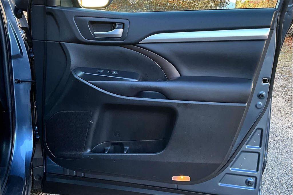 used 2019 Toyota Highlander car, priced at $26,130