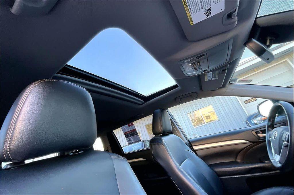 used 2019 Toyota Highlander car, priced at $26,130