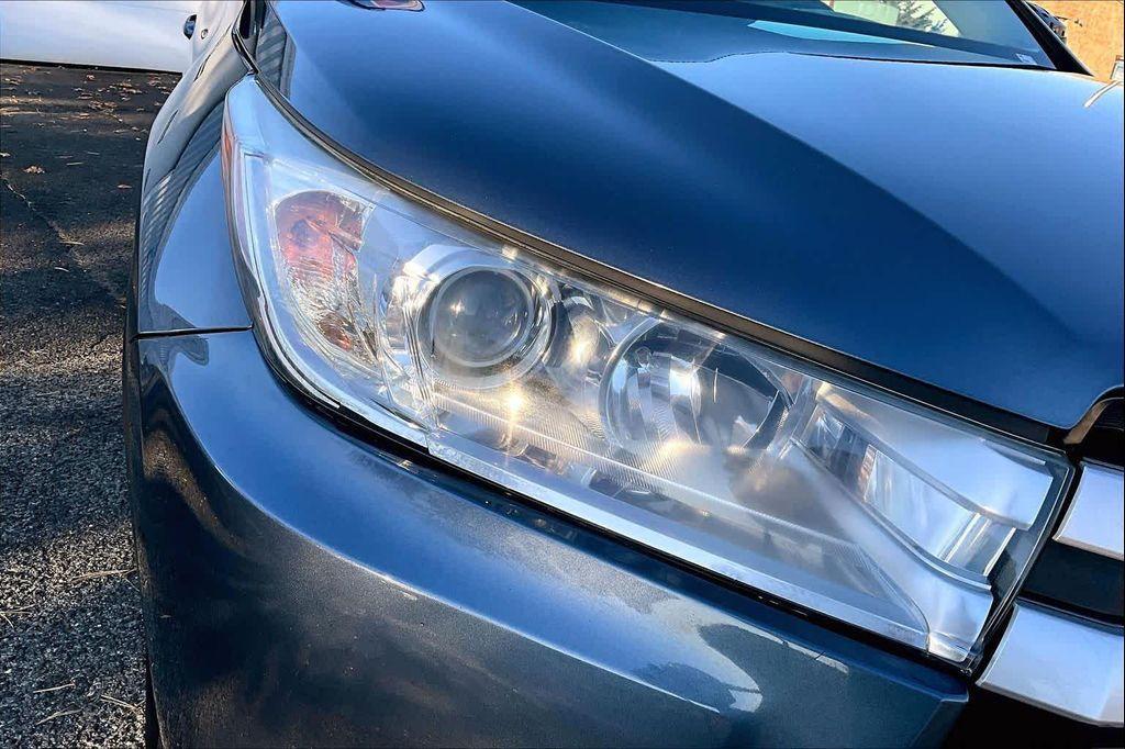 used 2019 Toyota Highlander car, priced at $26,130