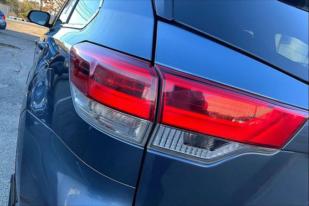 used 2019 Toyota Highlander car, priced at $26,130