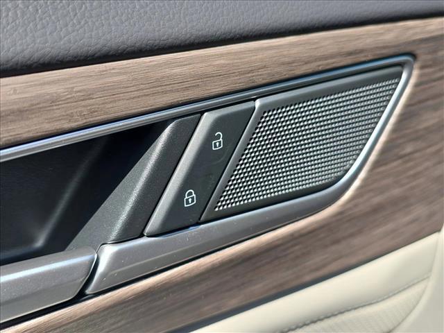 new 2026 Volkswagen Atlas car, priced at $48,417