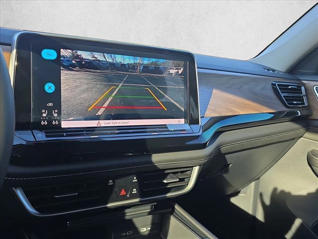 new 2026 Volkswagen Atlas car, priced at $39,233