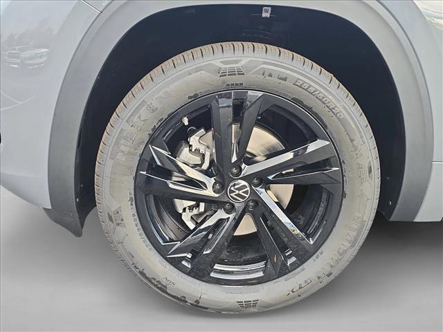 new 2026 Volkswagen Atlas Cross Sport car, priced at $49,301