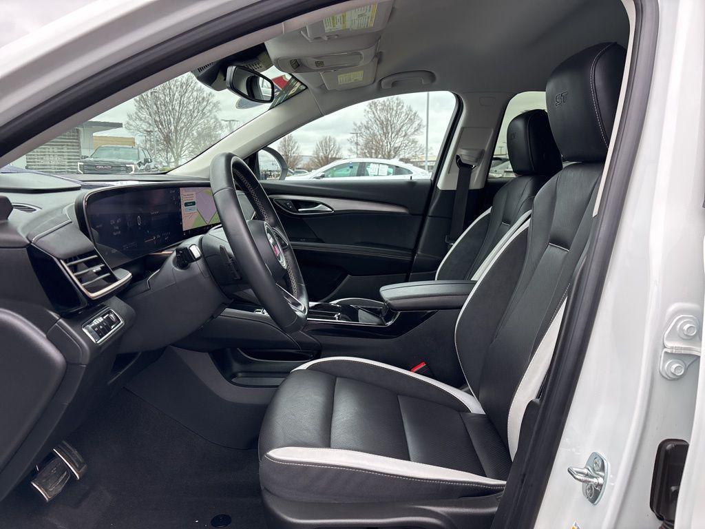 used 2025 Buick Envision car, priced at $33,998