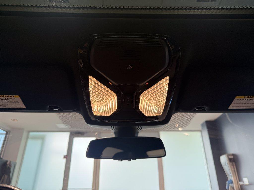 BMW 5 Series view 24