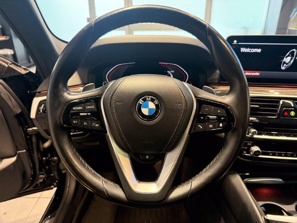 BMW 5 Series view 14