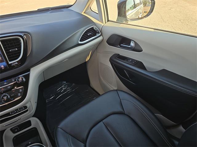 used 2024 Chrysler Pacifica car, priced at $27,431