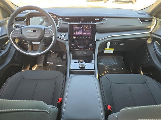 new 2025 Jeep Grand Cherokee car, priced at $33,092