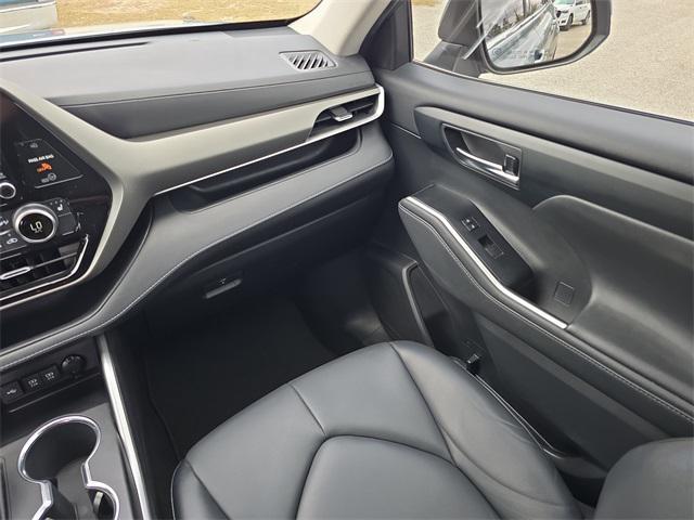used 2021 Toyota Highlander car, priced at $28,081