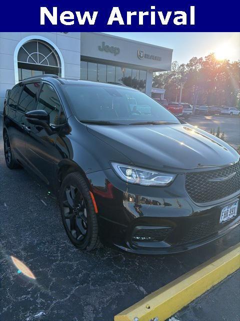 used 2023 Chrysler Pacifica car, priced at $31,388