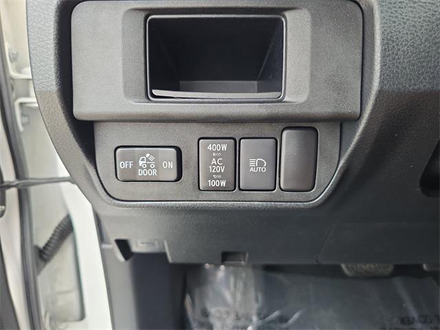 2018 Super White Toyota Tacoma