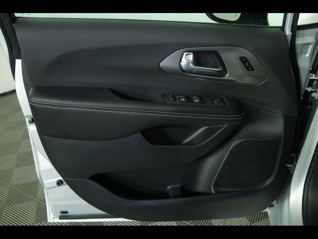 new 2026 Chrysler Pacifica car, priced at $42,935