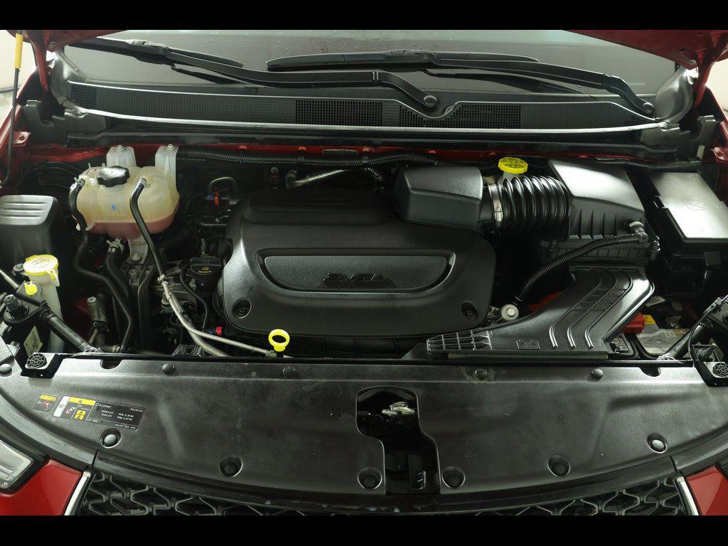 used 2025 Chrysler Pacifica car, priced at $28,099