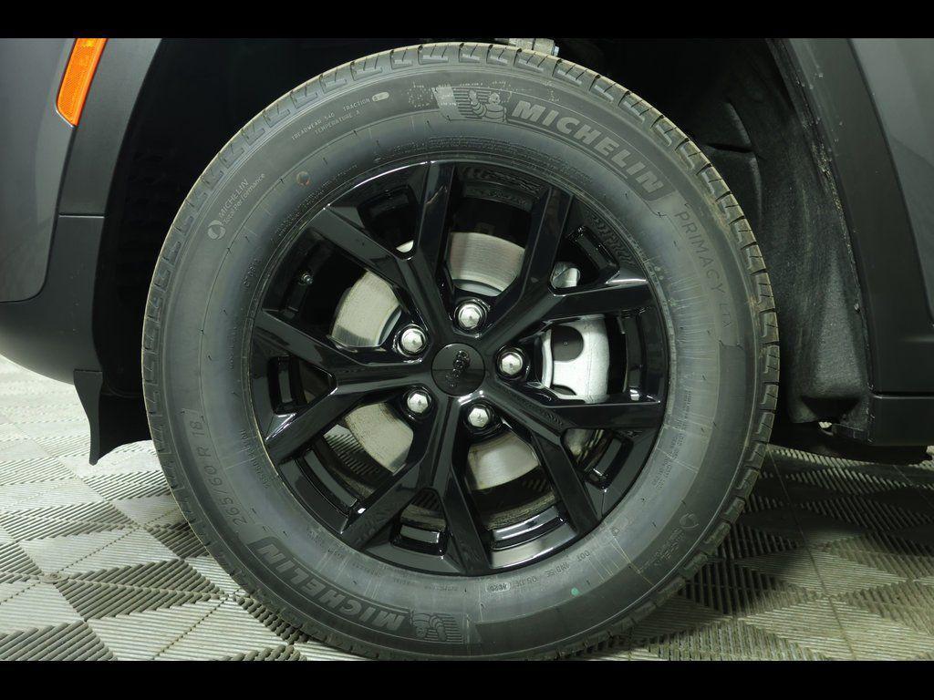 new 2026 Jeep Grand Cherokee car, priced at $43,525