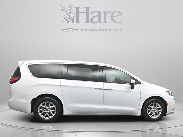 used 2023 Chrysler Pacifica car, priced at $27,465
