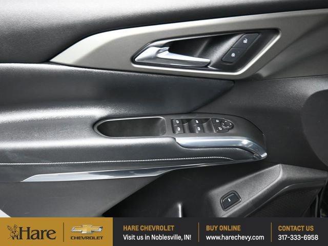 used 2025 Chevrolet Traverse car, priced at $35,864