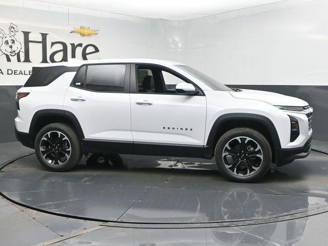 new 2026 Chevrolet Equinox car, priced at $31,275