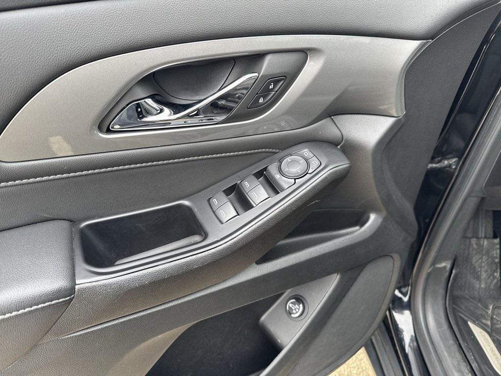 used 2023 Chevrolet Traverse car, priced at $30,451