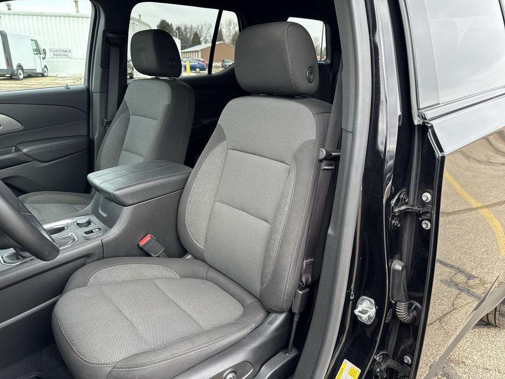 used 2023 Chevrolet Traverse car, priced at $30,451