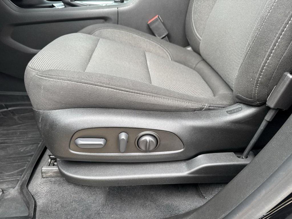 used 2023 Chevrolet Traverse car, priced at $30,451