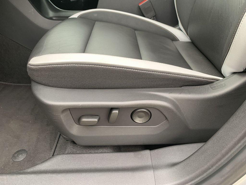 used 2025 Buick Envision car, priced at $30,369