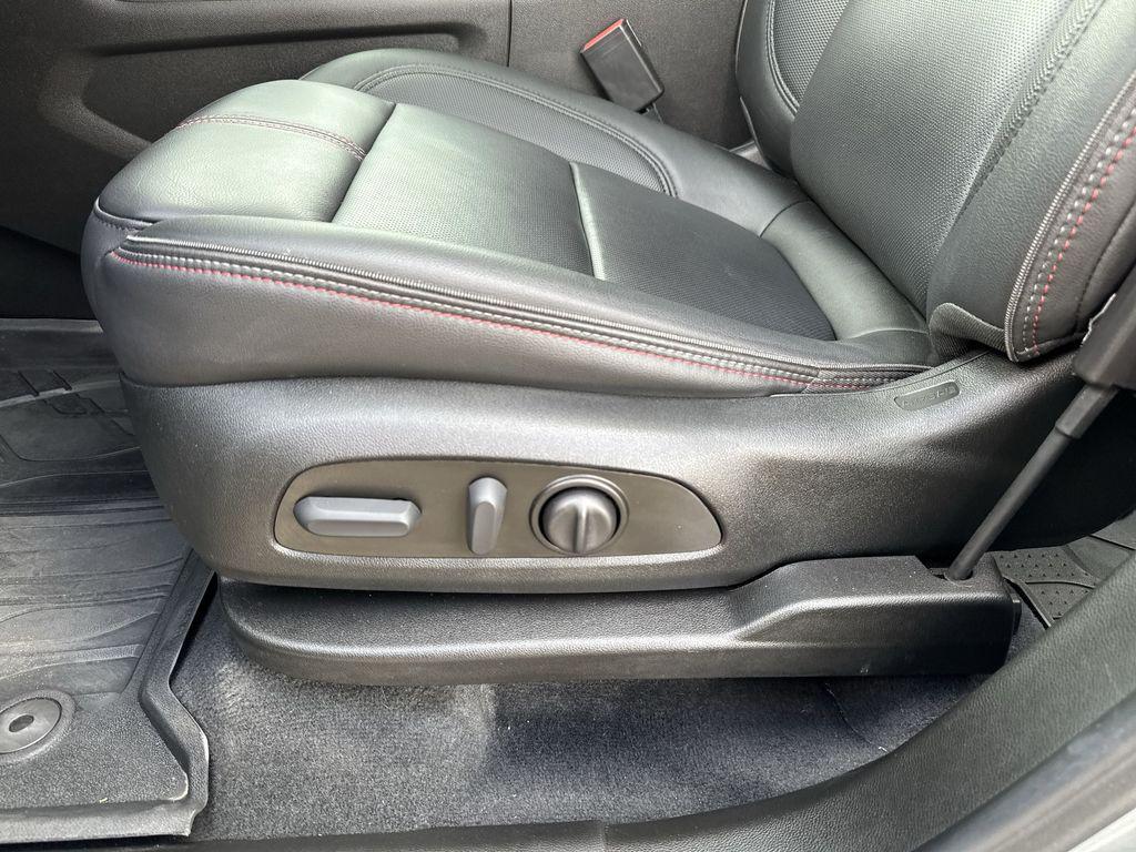 used 2023 Chevrolet Traverse car, priced at $37,926
