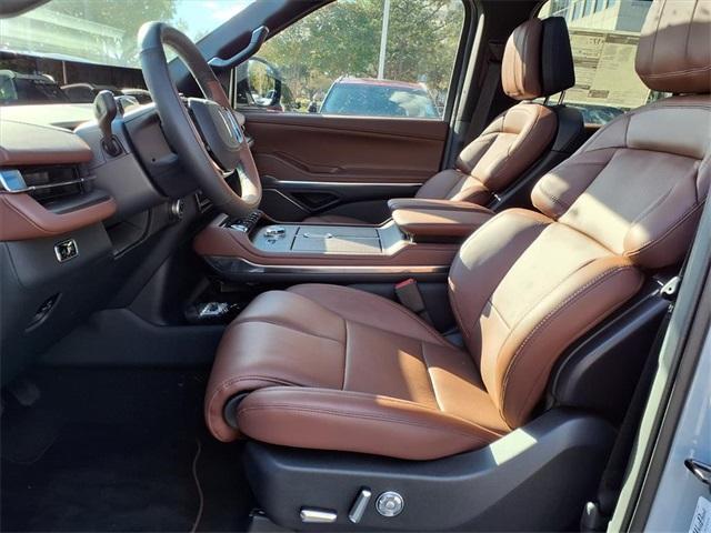 new 2025 Lincoln Navigator car, priced at $99,442