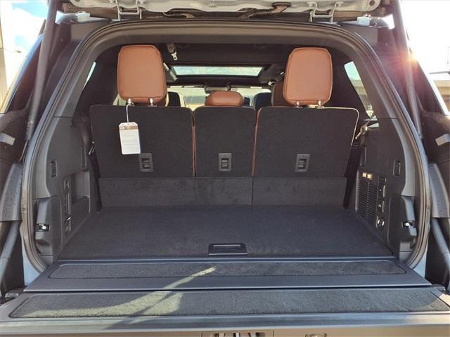 new 2025 Lincoln Navigator car, priced at $99,442