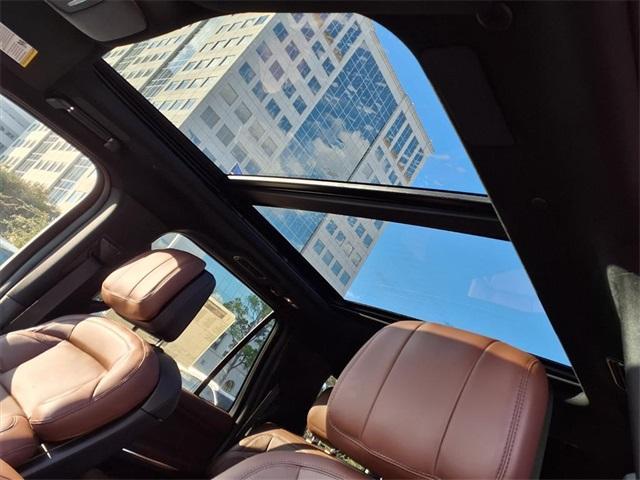 new 2025 Lincoln Navigator car, priced at $99,926