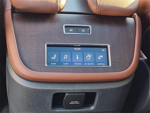 new 2025 Lincoln Navigator car, priced at $99,926