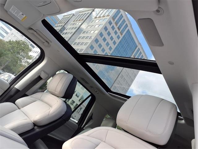 new 2025 Lincoln Navigator car, priced at $99,058