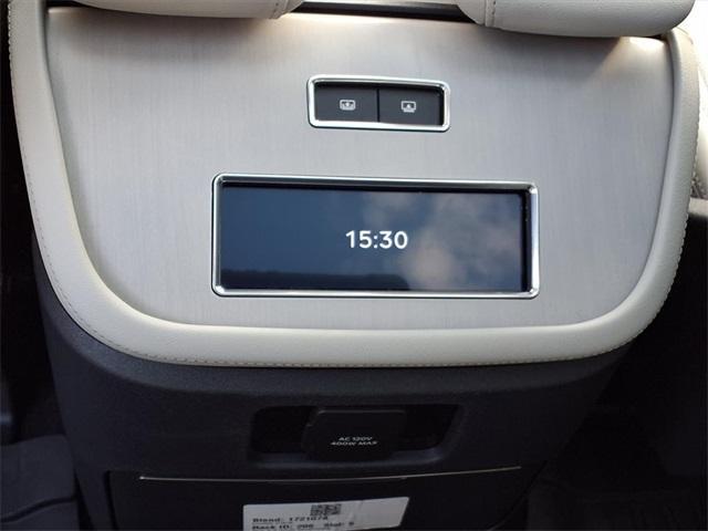 new 2025 Lincoln Navigator car, priced at $99,058