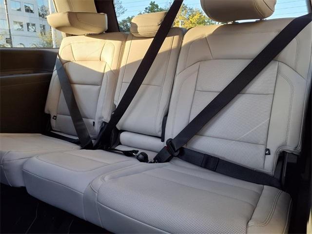 new 2025 Lincoln Navigator car, priced at $102,418